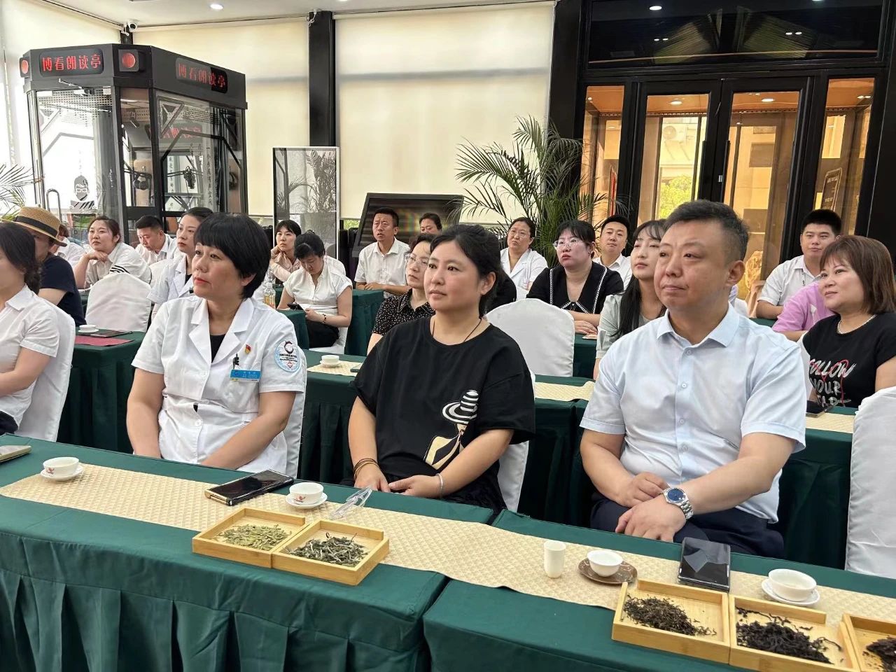 茶情雅韵 品香涤心丨人生就是博集团、温泉集团、公服集团茶艺兴趣班开课